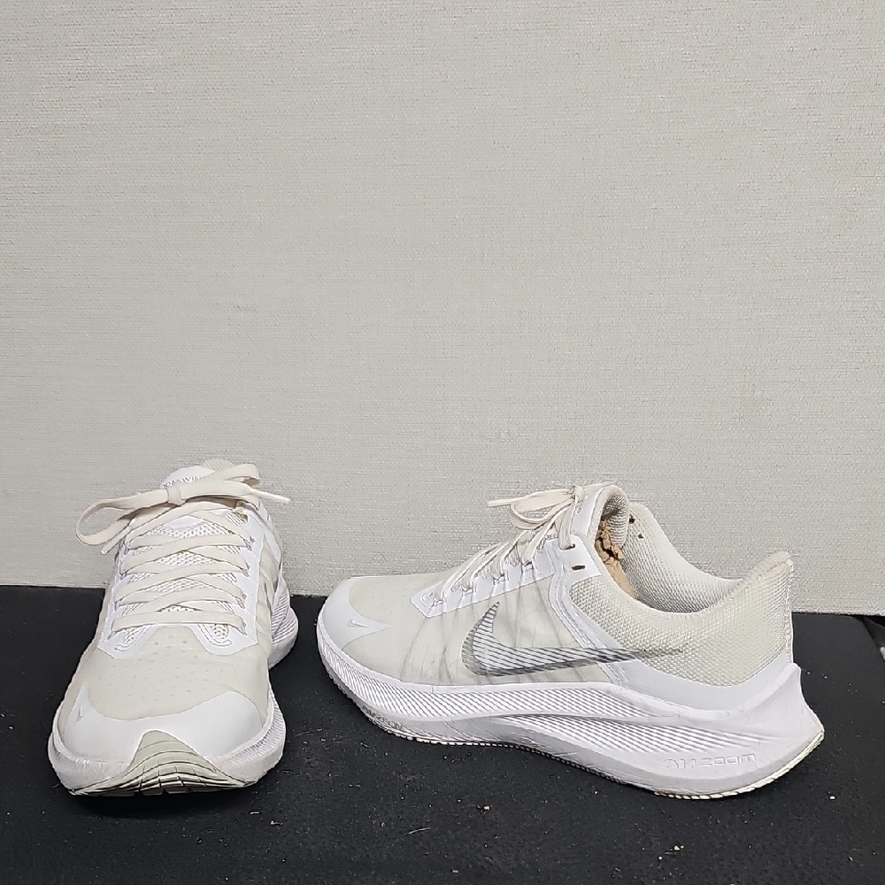 Nike Women’s Off-White and Light Gray Running Sneakers